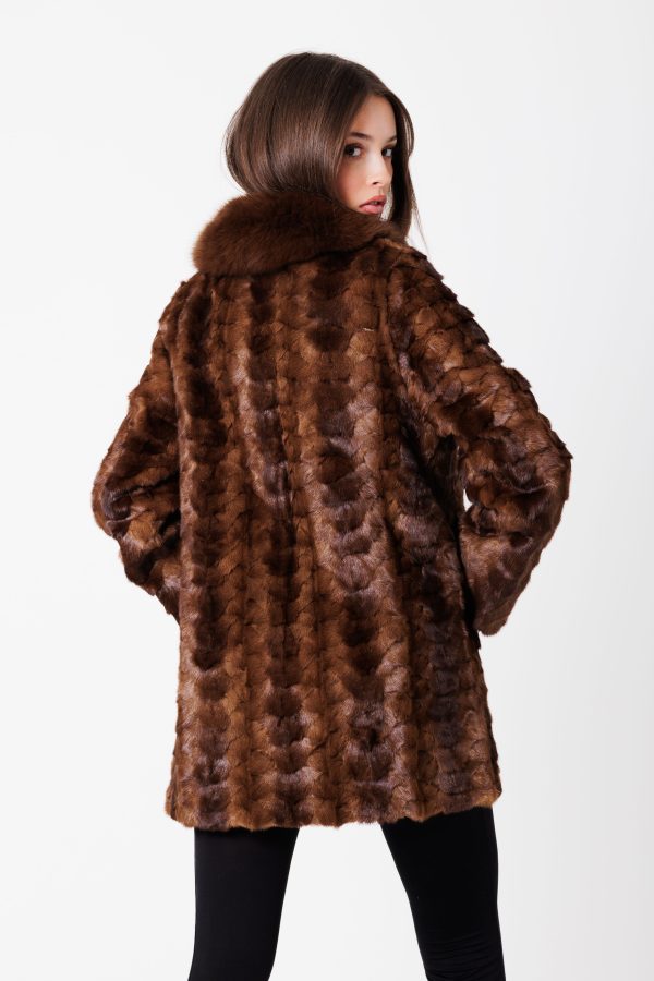 Futro z norki z kołnierzem z lisa