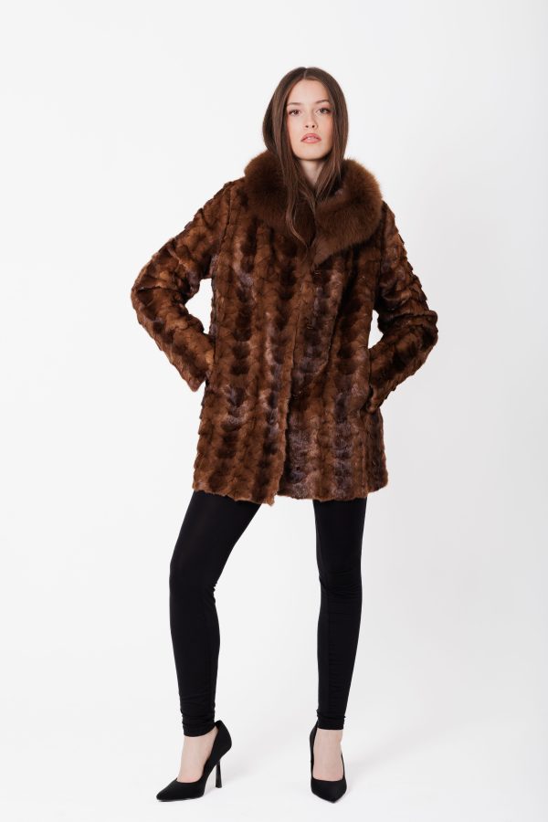 Futro z norki z kołnierzem z lisa