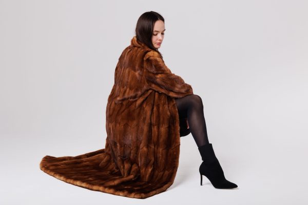 NOR-309001 Długie futro z norki rude