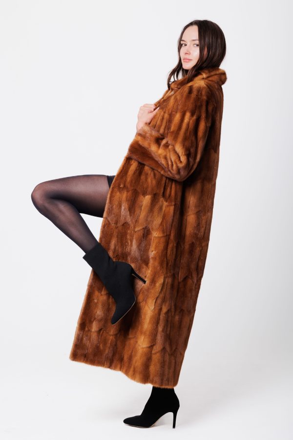 NOR-309001a Długie futro z norki rude