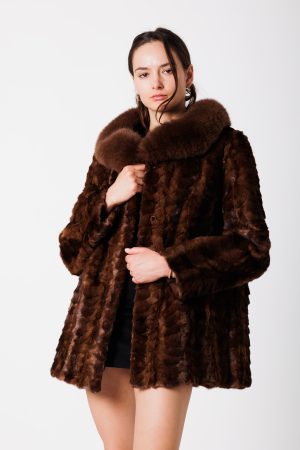 NOR-104003-a-min Futro z norki z kołnierzem z lisa